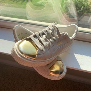 Suede platform Gold Pumas